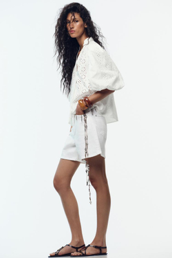 ZARA РУБАШКА С ПЕРФОРИРОВАННОЙ ВЫШИВКОЙ И РУКАВАМИ-БУФАМИ, БЕЛЫЙ