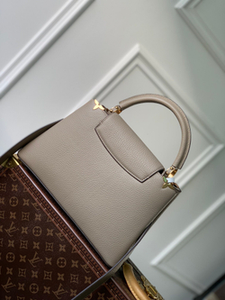 Louis Vuitton Capucines MM