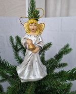Ангел с колокольчиком ёлочная игрушка из фарфора