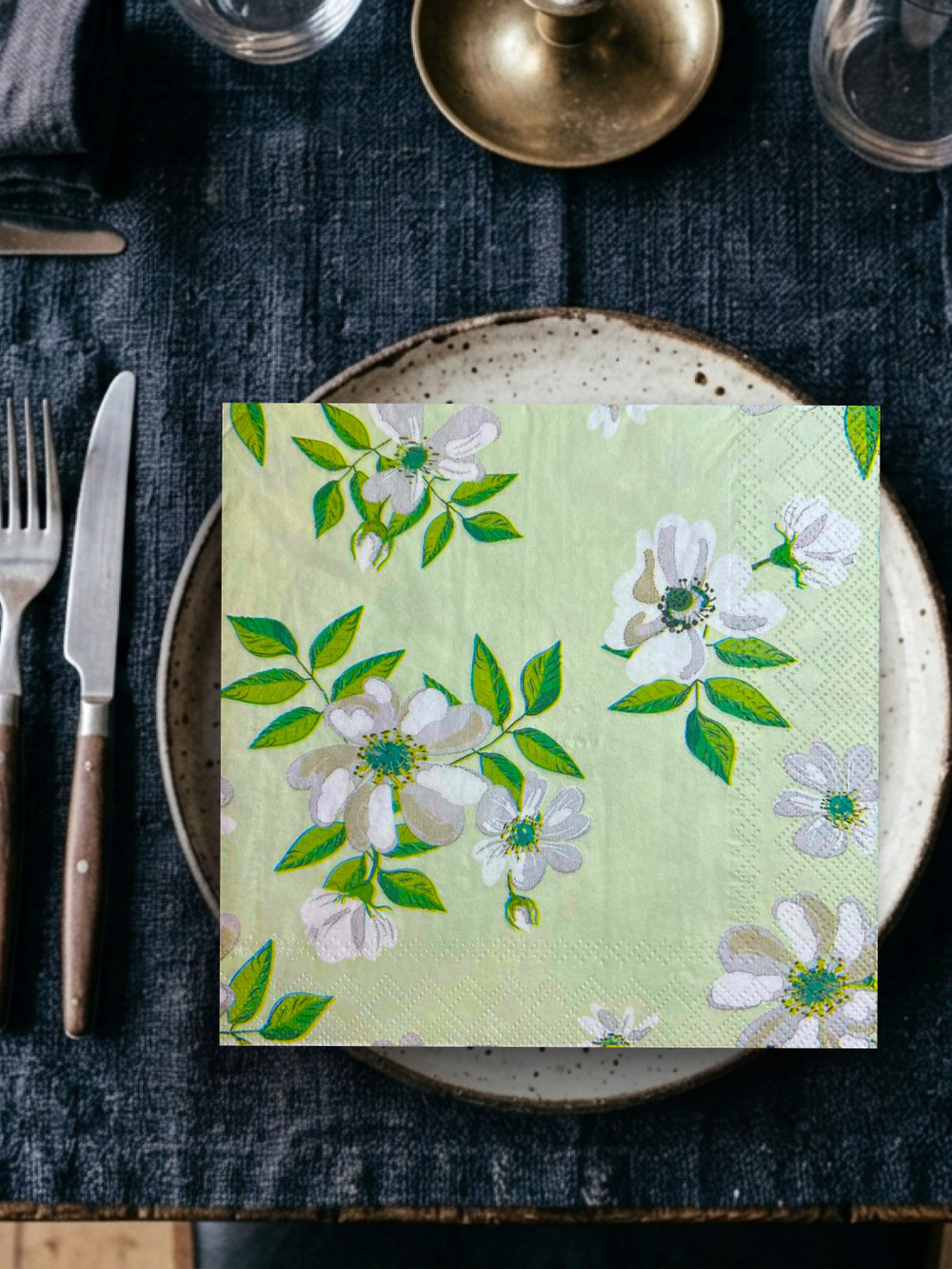 Салфетки бумажные праздничные трёхслойные для сервировки и декупажа Жасмин на зелёном