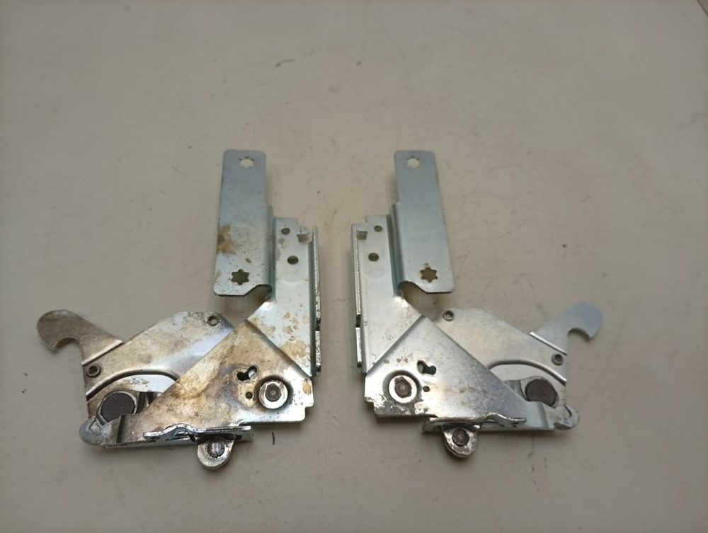 WP79/2 ктп6 Комплект петель для посудомоечной машины Whirlpool 480131000071 б/у