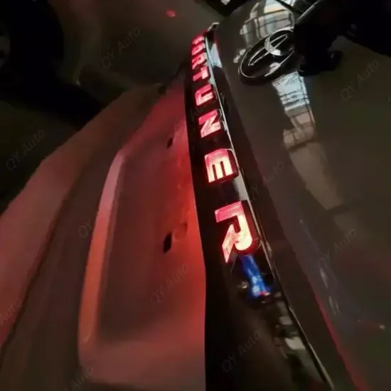 Светодиодная вставка в крышку багажника Тойота Фортунер 2017-2020 V7 type