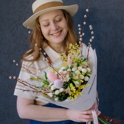 161. Весенний пасхальный букет с мимозой и веточками вербы