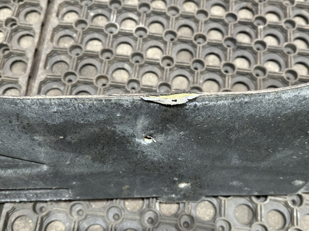 Шумоизоляция двигателя правая