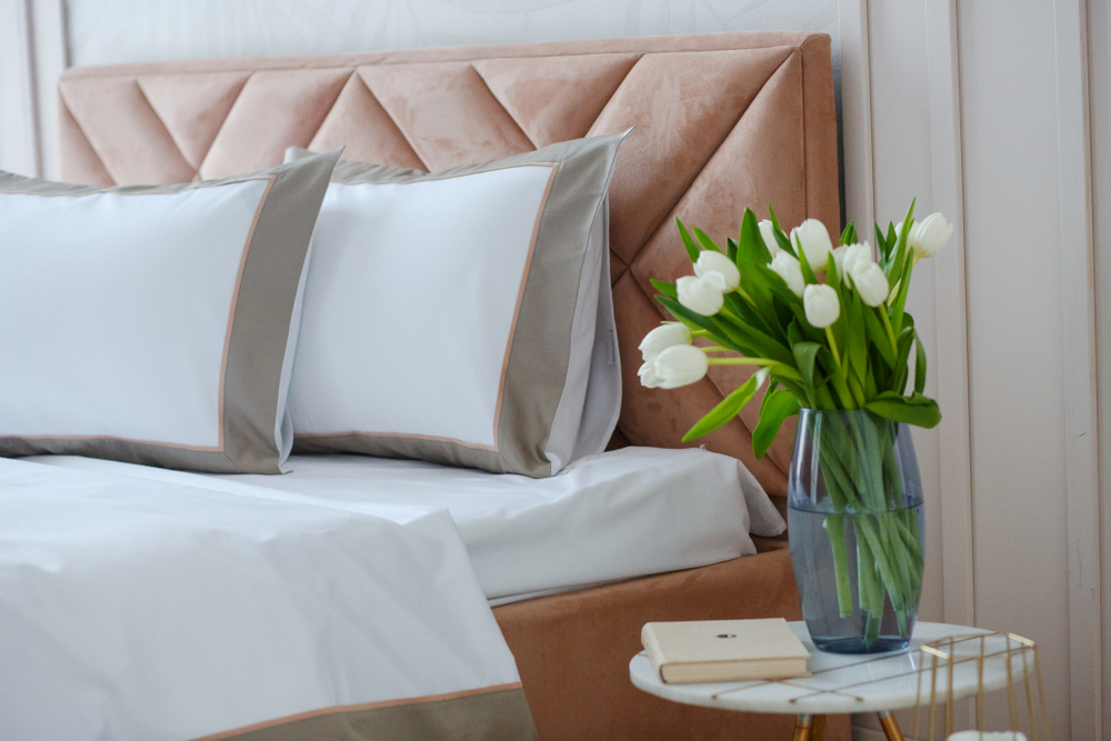 Постельное белье cемейное Сlaire&Caroll Frame белое с оливково-бежевым