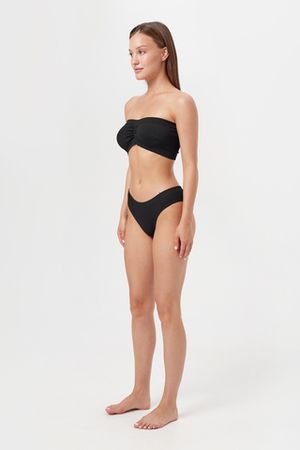 Бесшовный топ-бандо со стяжкой на груди