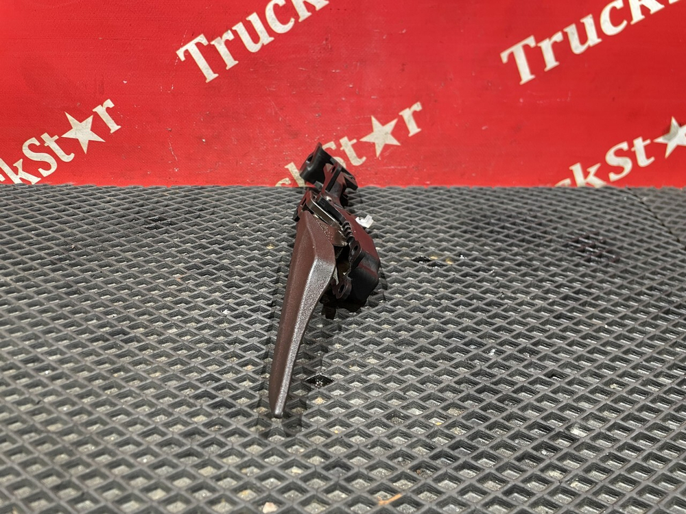 Ручка двери внутренняя левая 2023г