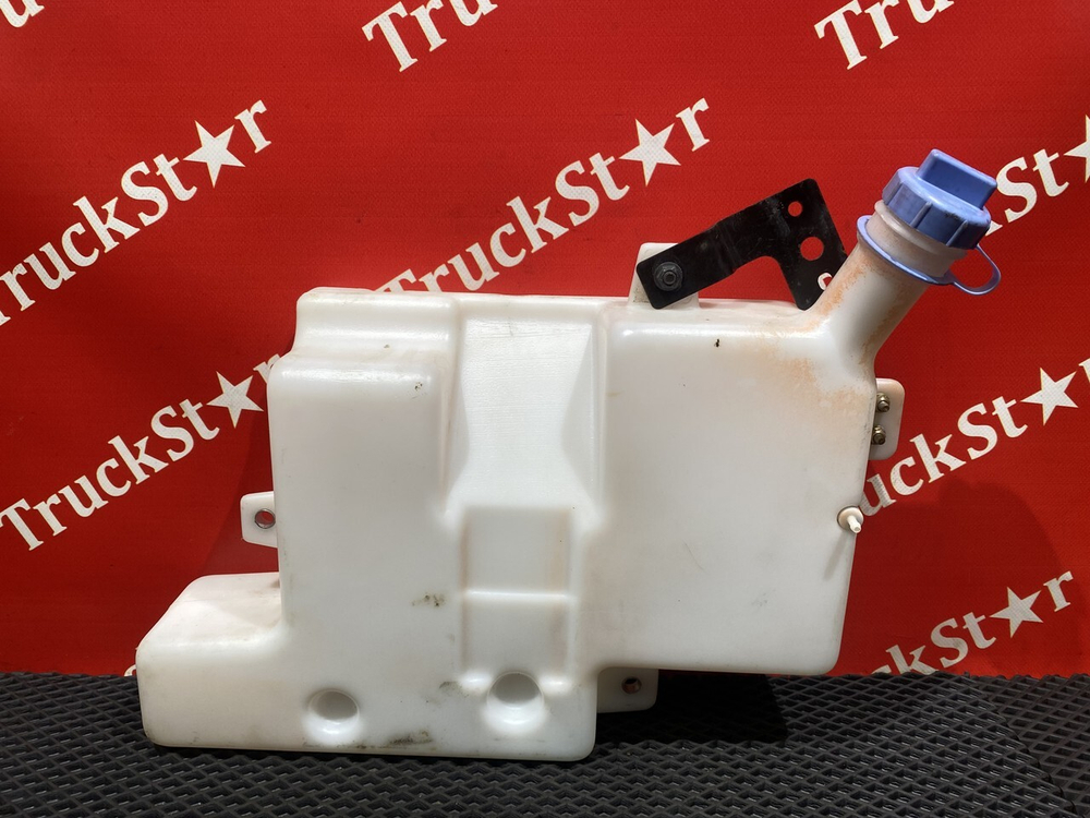 Бачок омывателя лобового стекла 2023г