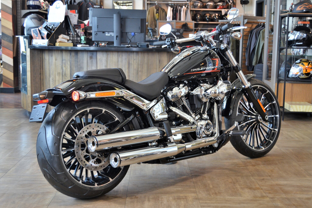 Harley-Davidson BREAKOUT 117 (Vivid Black) 2024