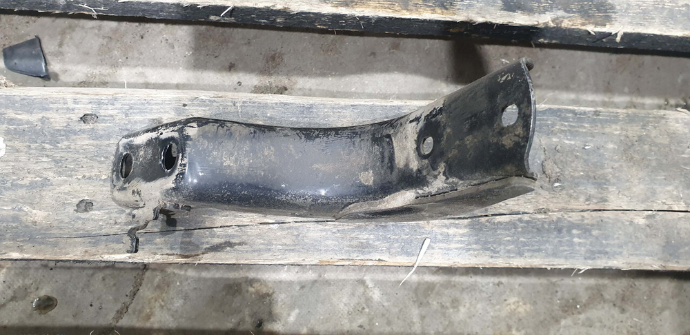 Кронштейн подножки Lexus LX 3 (LX 570)  Б/У Оригинал