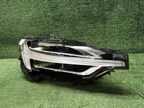 Битая Фара правая Volvo XC60 2 (2017-2021) LED