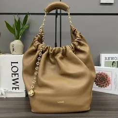 Сумка Loewe Squeeze среднего размера из кожи ягненка наппа коричневый