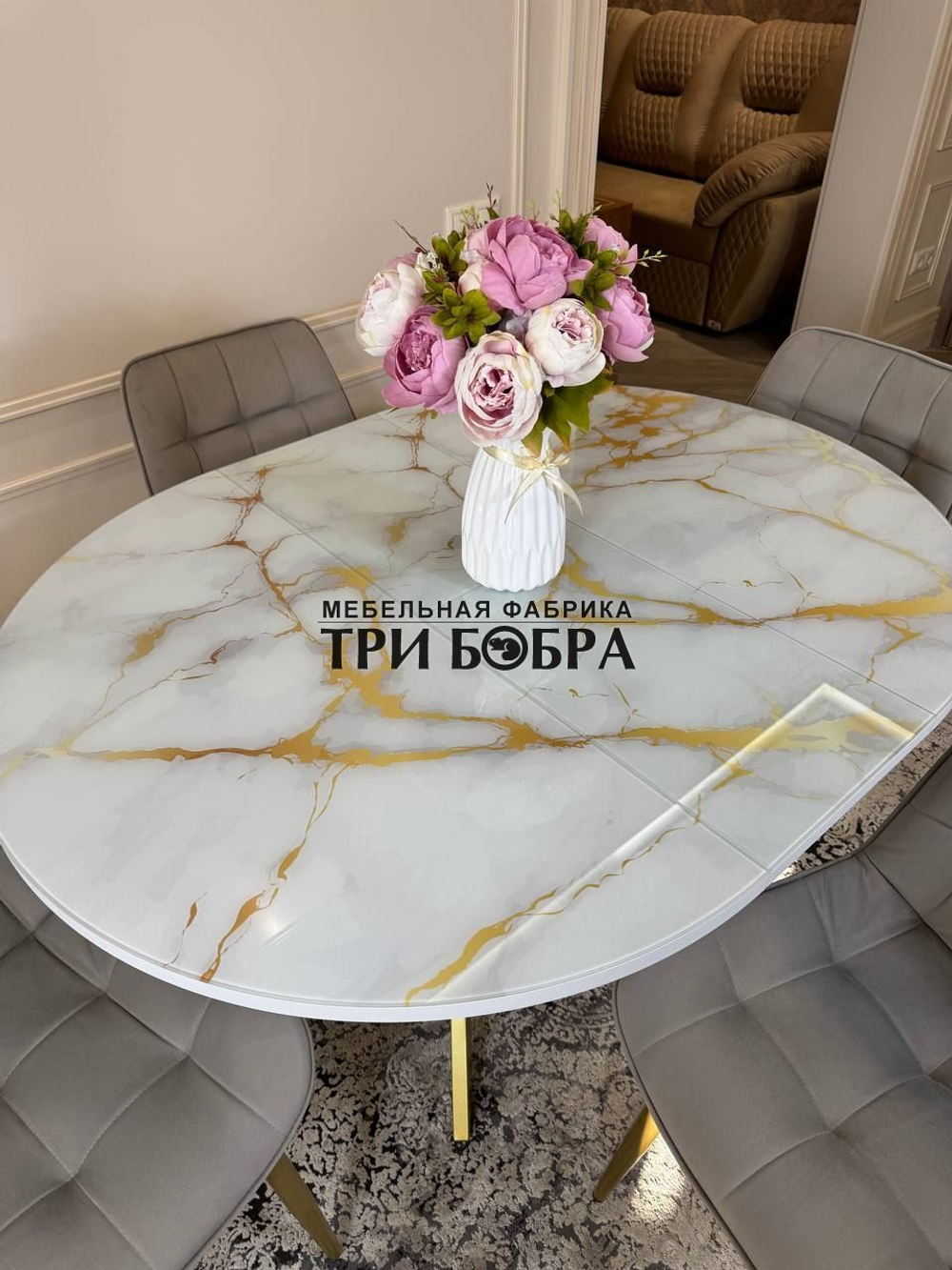 Круглый раздвижной стол "Золотой мрамор", и стулья "Бостон" серый