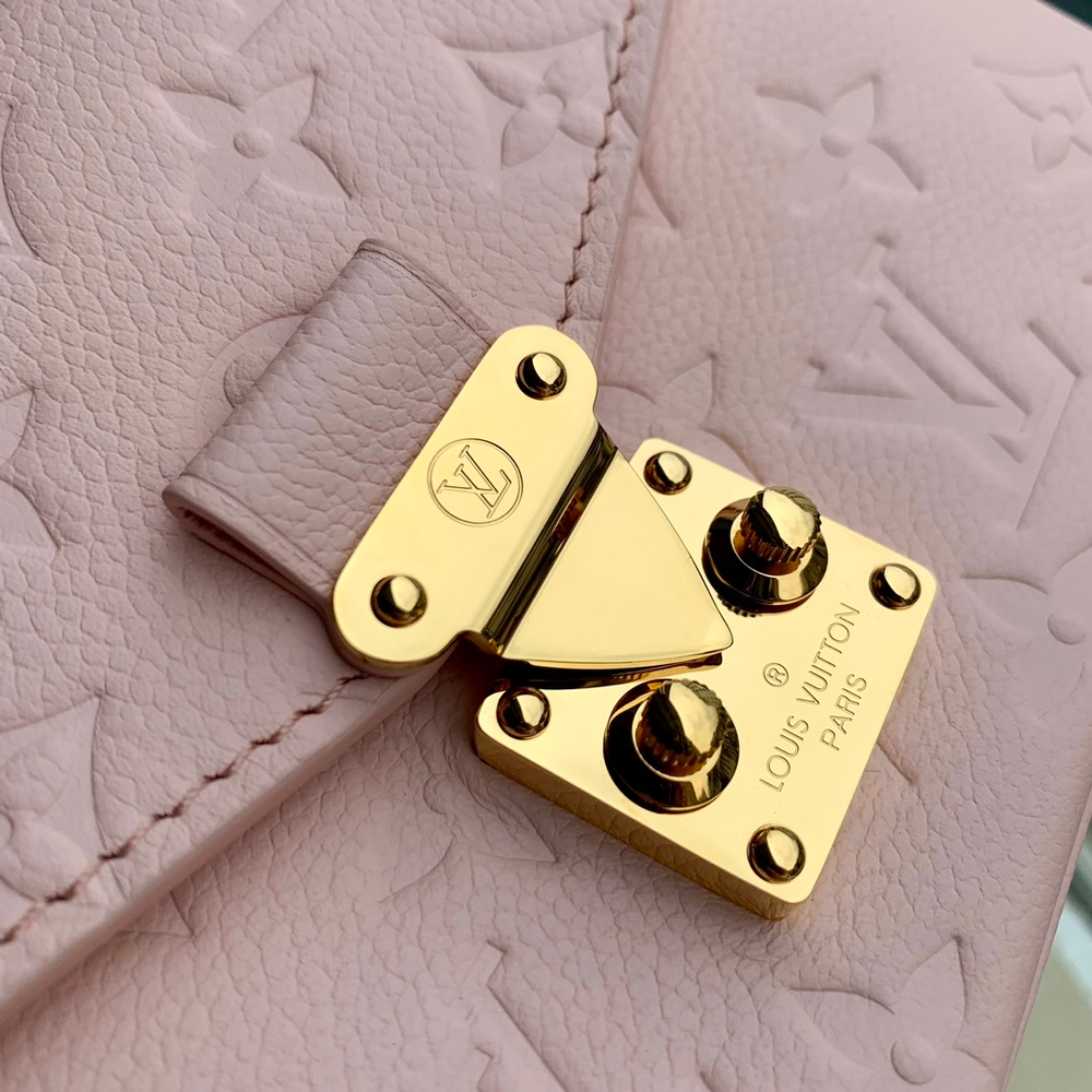 Louis Vuitton Pochette Metis East West