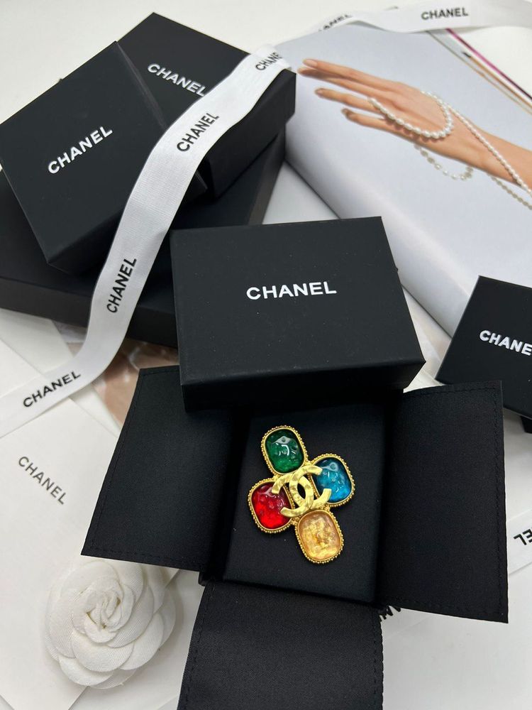 Брошь CHANEL