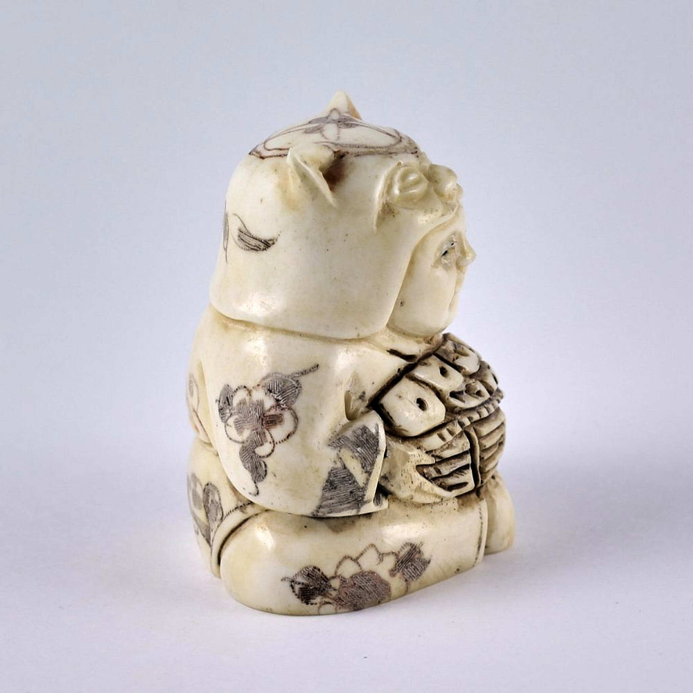 Нэцкэ Ребенок карако в маске