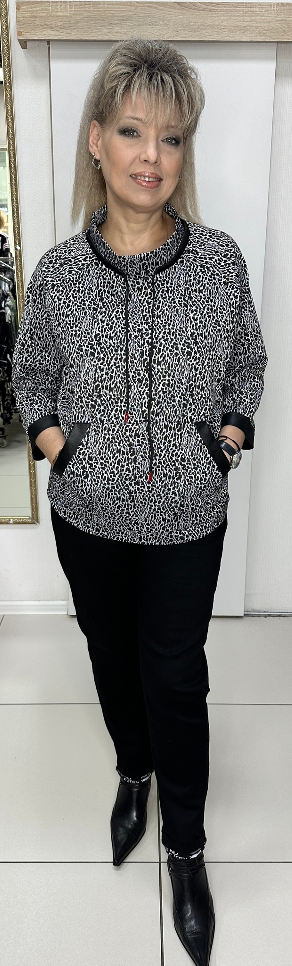 Пестрый блузон с кармашками на большие размеры