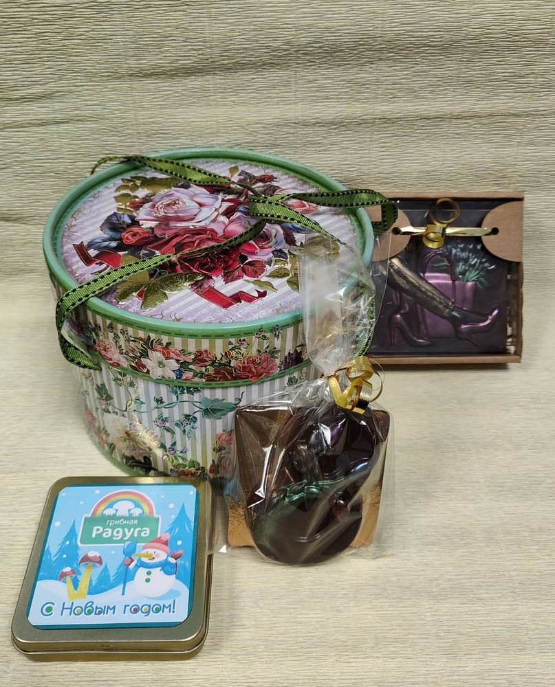 Набор конфет Адель 200 г. или Озера крем-фундук 200-250 г.+ Чай (цветы)45г. + «Восьмерка» 40 г.(пакет) = 500 руб