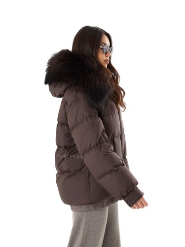 Шоколадный пуховик с комбинированной рубашкой и капюшоном