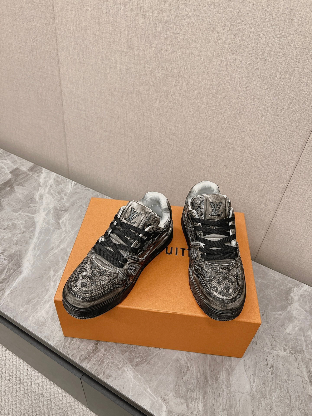 Louis Vuitton Trainer (4 colors)