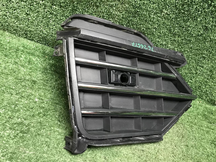 Решетка переднего бампера левая VW Touareg 3 18-23