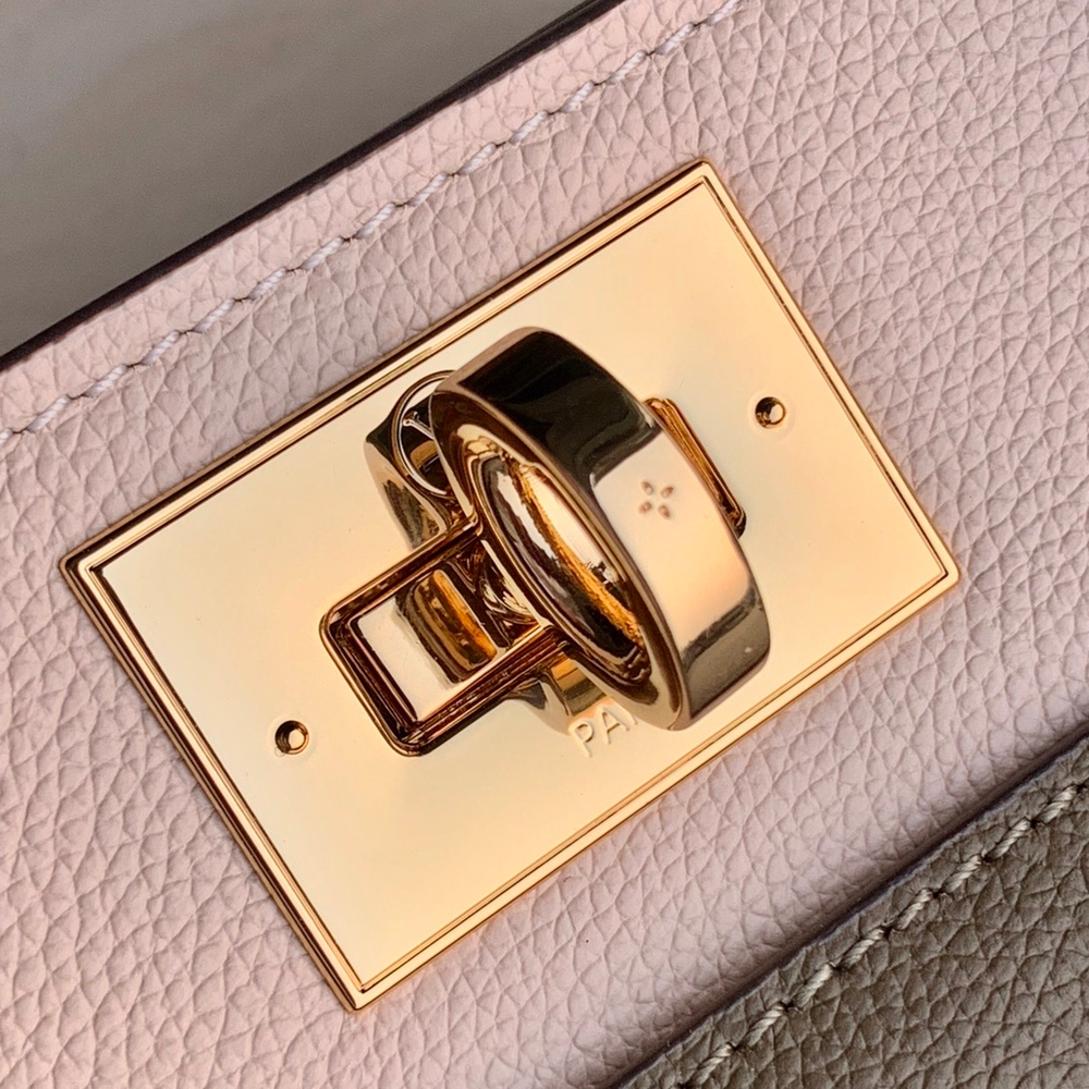 Louis Vuitton On My Side MM
