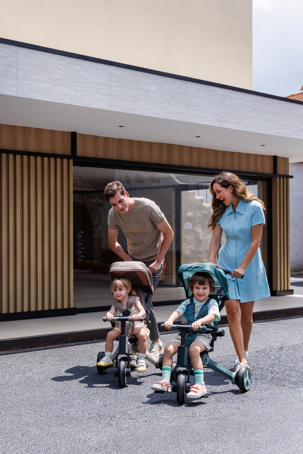 Трехколесный велосипед Micro с родительской ручкой, бежевый