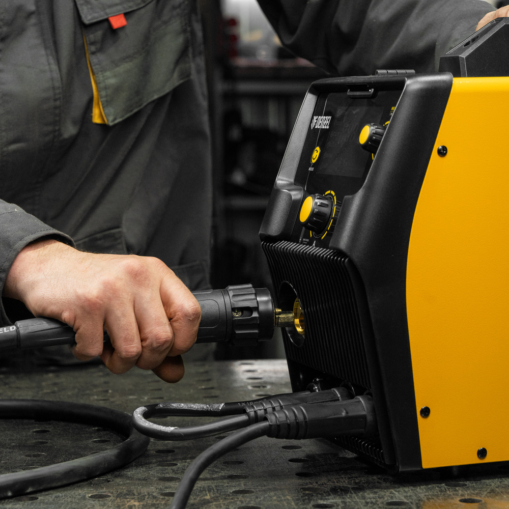 Аппарат инвертор. полуавтомат. cварки IMIG-185SDR, 180 А, ПВ 60%, катушка 5 кг Denzel