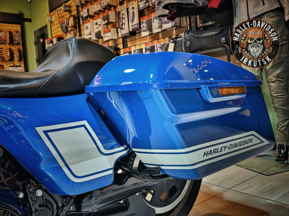 Лимитированный мотоцикл Harley-Davidson® Road Glide™ ST Fast Johnnie Enthusiast