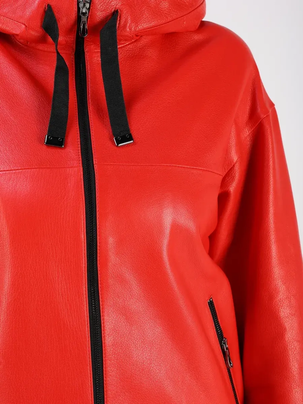 Кожаная куртка демисезонная с капюшоном короткая