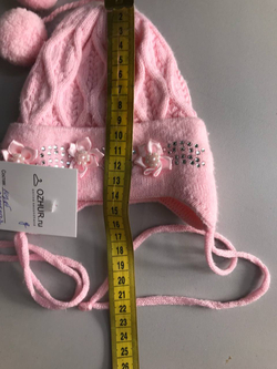 Шапка с помпонами