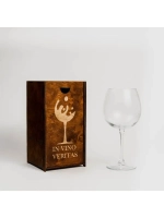 Бокал для вина с гравировкой в подарочной упаковке