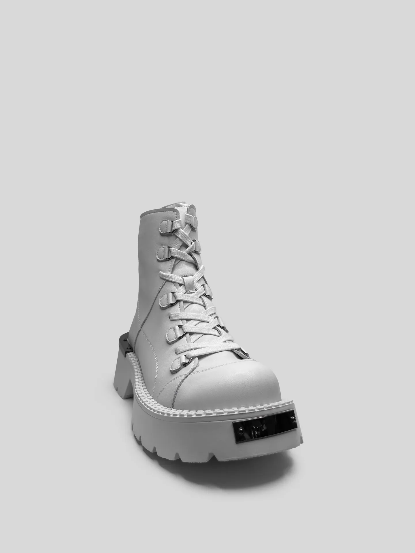 Ботинки Egga QXP523-26 на молнии сзади и шнуровкой спереди с металлическими вставками купить