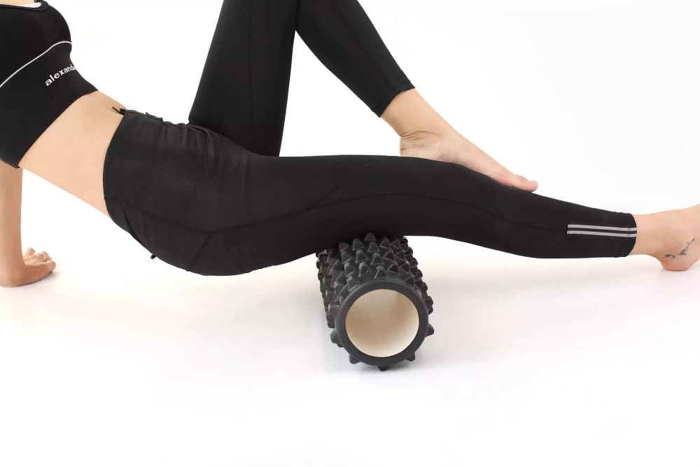 Ролик массажный для йоги Coneli Yoga Wolf tooth 45x14 см черный