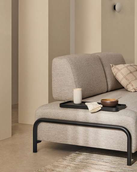 2-местный диван Compo серо-бежевого цвета с малым журнальным столиком и чёрным каркасом