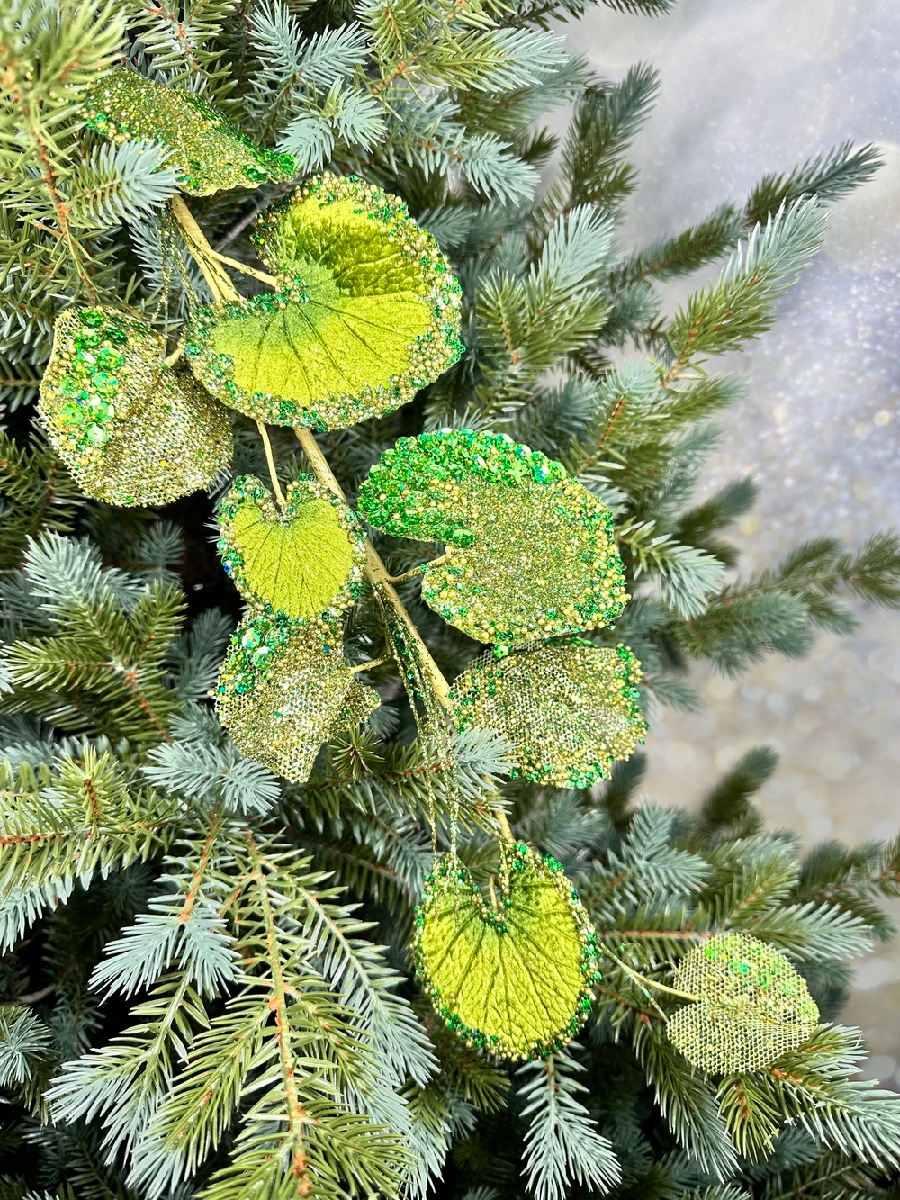 Веточка с овальными листьями 76см ChristmasDeLuxe premium collection зеленая