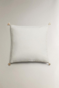 ZARA HOME ЧЕХОЛ ДЛЯ ДЕКОРАТИВНОЙ ПОДУШКИ С ВЫШИВКОЙ И КИСТОЧКАМИ, СВЕТЛО-БЕЖЕВЫЙ