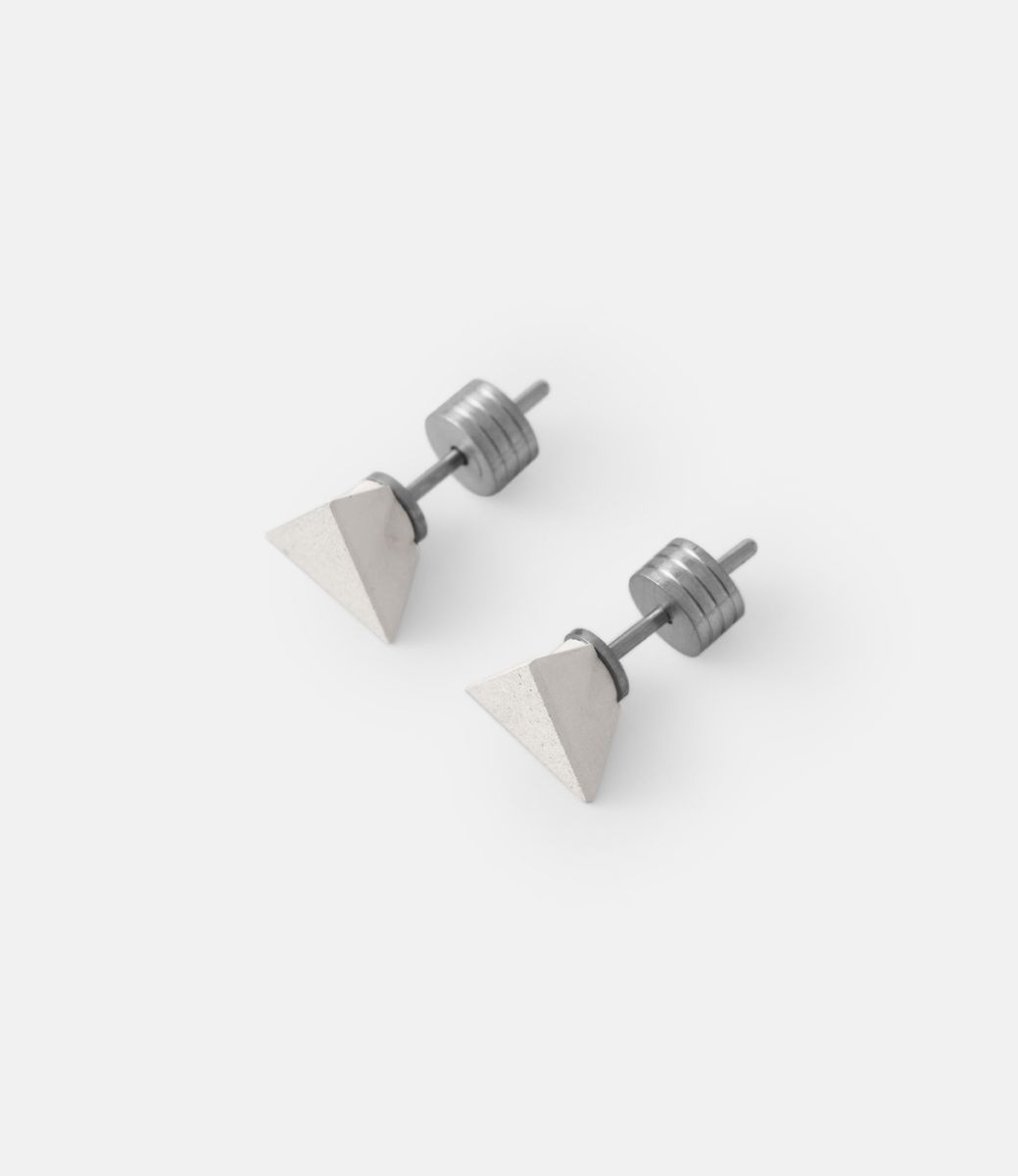 22 Studio Tetrahedron Earring White — серьги из бетона