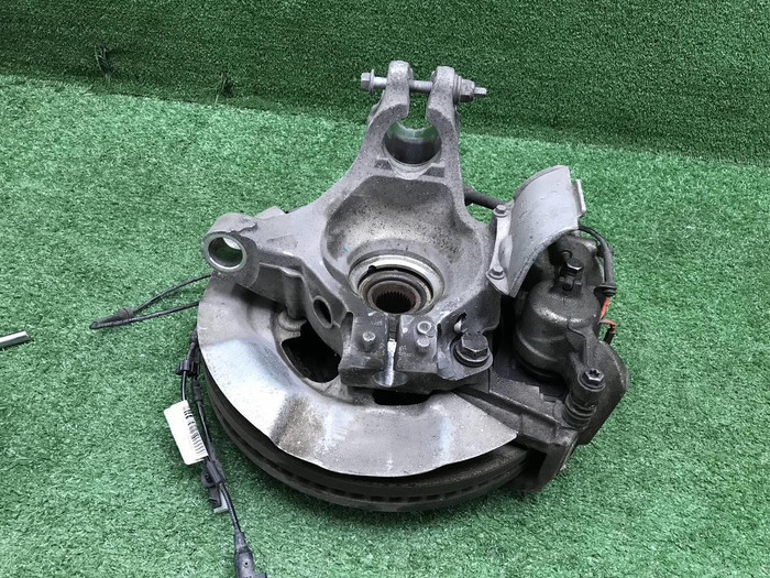 Кулак передний левый LR Discovery Sport (19-нв)