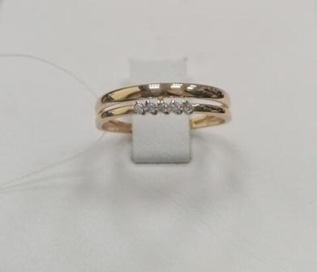 Кольцо из золота с фианитами