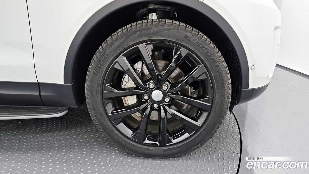 Land Rover Discovery 5 D250 SE (01.2022)