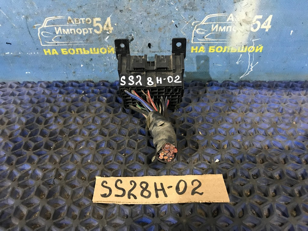 Блок предохранителей салонный MAZDA BONGO 1998