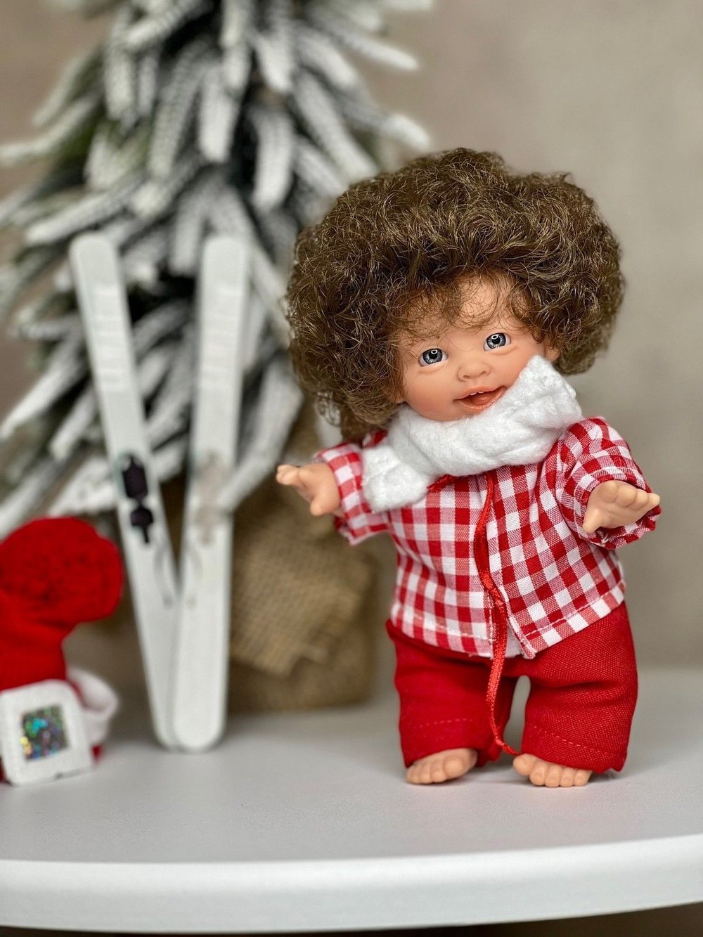 Кукла LAMAGIK виниловая 18см Gestitos Esquiador  (502A)