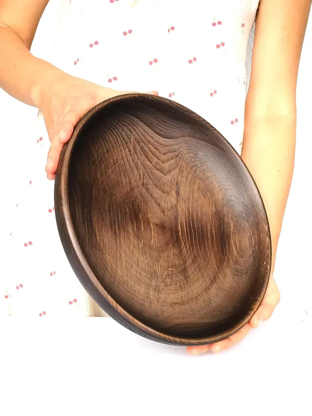 Деревянная сервировочная тарелка из кедра