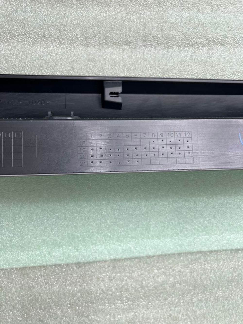 Накладка порога Mitsubishi Pajero Sport 3 правая 5360A416. Оригинал.