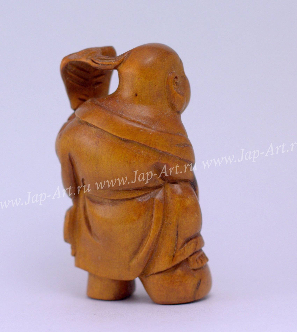 Нэцкэ Хотей с веером