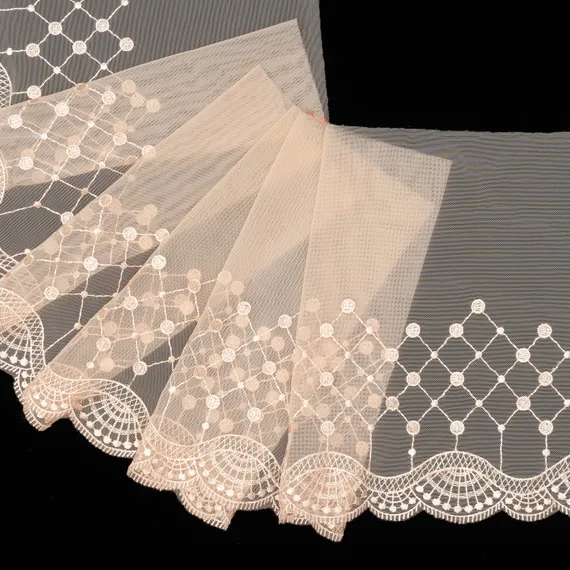 Вышивка на сетке бежевая 22 см, Китай