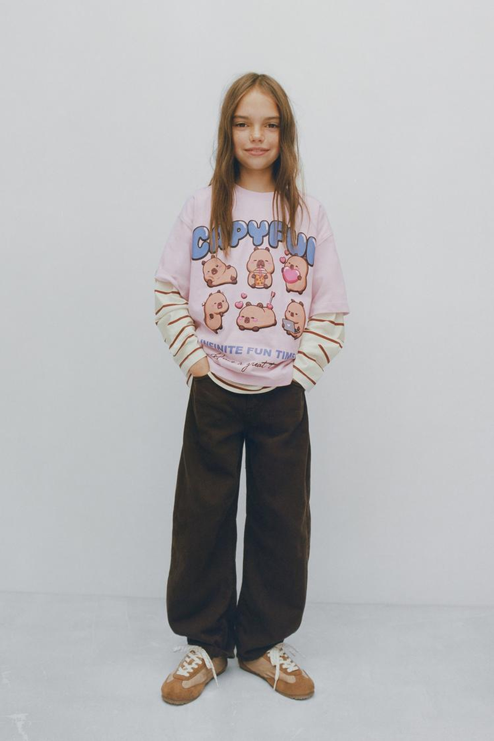 ZARA ФУТБОЛКА С ПРИНТОМ «КАПИБАРА CAPYFUN ©», РОЗОВЫЙ