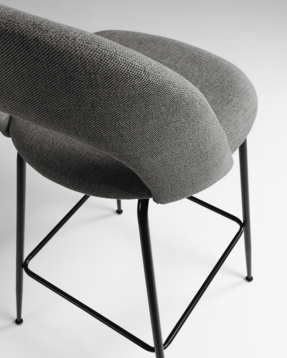 Полубарный стул Mahalia темно-серый