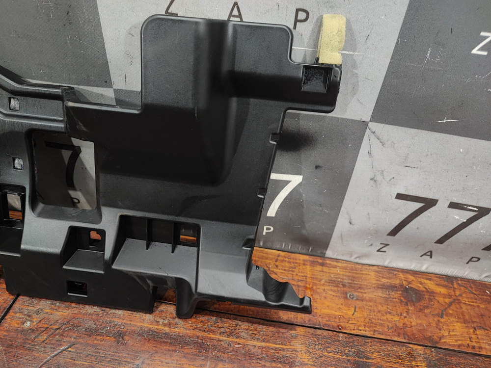 Накладка торпедо левая Toyota Land Cruiser 200 07-15 Б/У Оригинал 5560660080